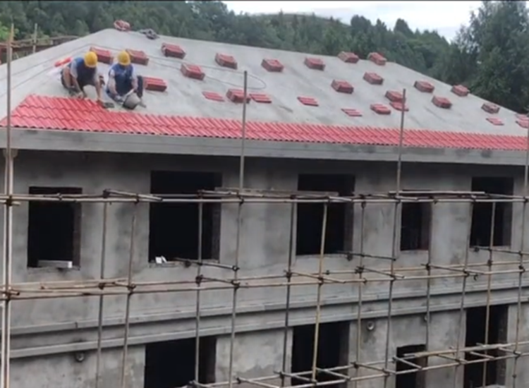農(nóng)村自建房屋面蓋瓦施工工藝，蓋瓦時(shí)需要注意哪些事項(xiàng)